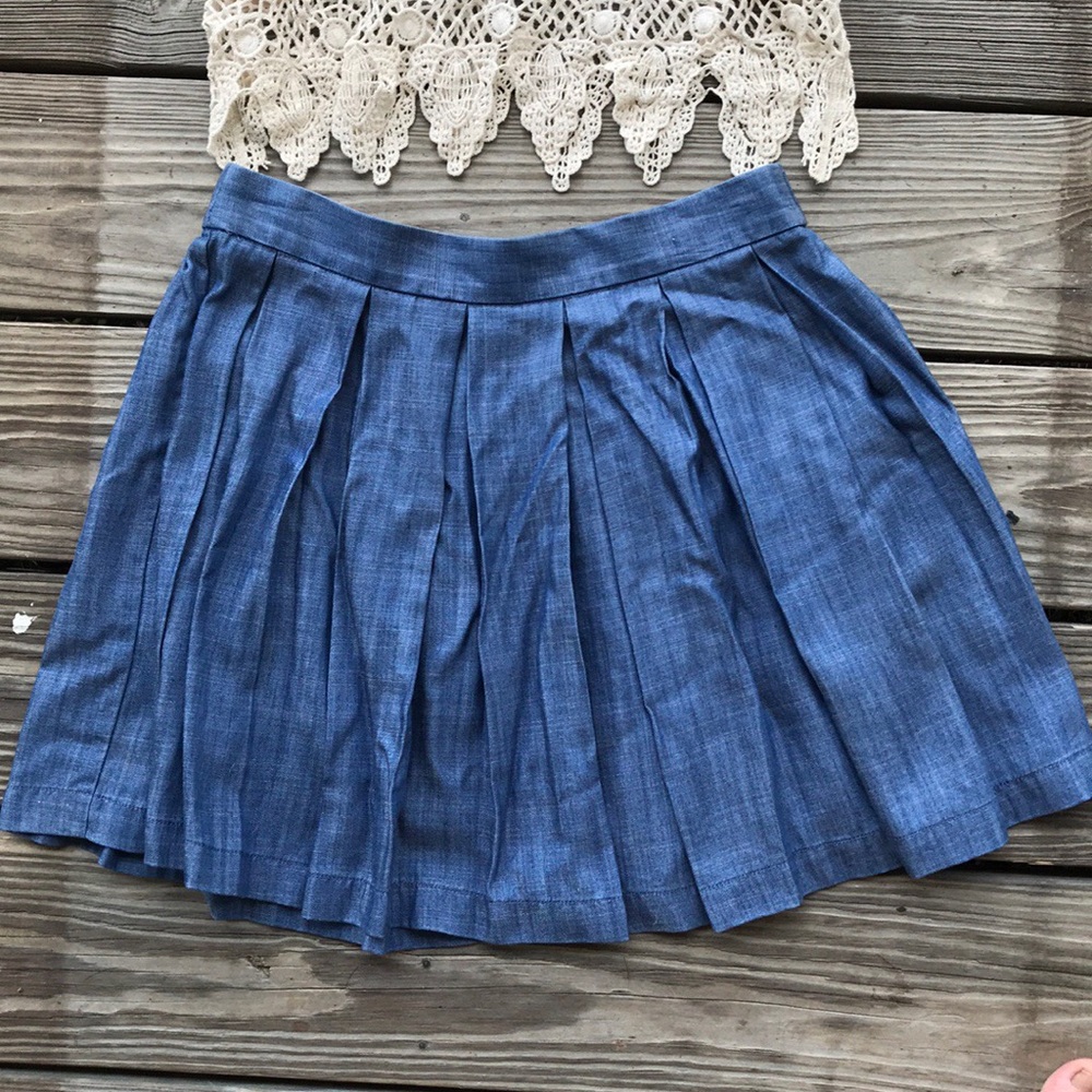 American eagle pleated skirt